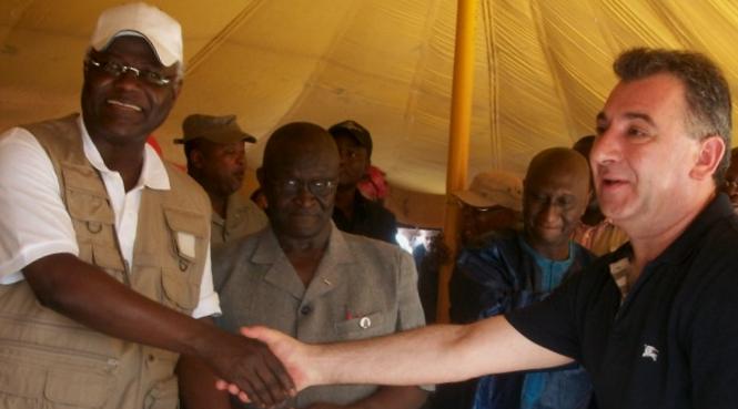 Shaking hands over a done deal - President Koroma and his pal Frank Timis...who benefits from this?