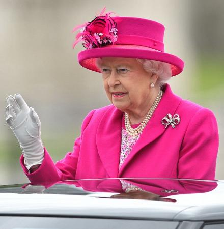 Her Majesty the Queen acknowledging the support of all in and around the Mall.